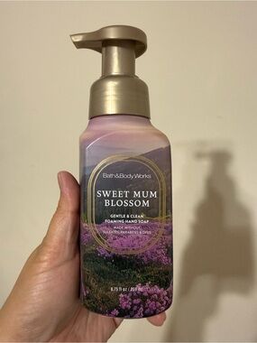 Bath & Body Works Sweet Mum Blossom Foaming Hand Soap - Purple Gold